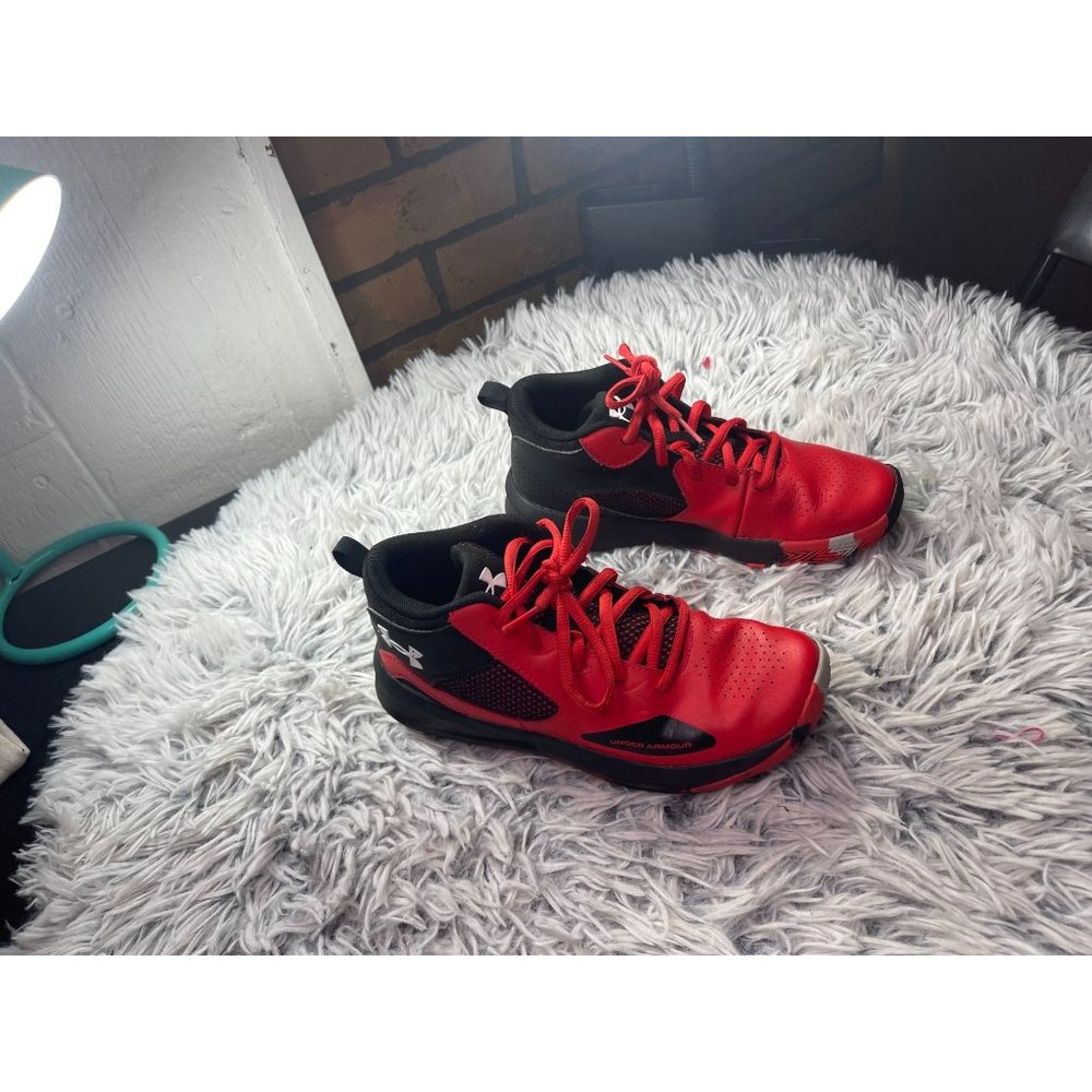 Under the Armour Unisex Basketball Shoes Size 4Y